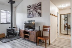 Summit #256 - Top Floor Summit 1 Bedrm 1 Bathrm Condo Just steps too Little Eagle Lodge Sleeps 4
